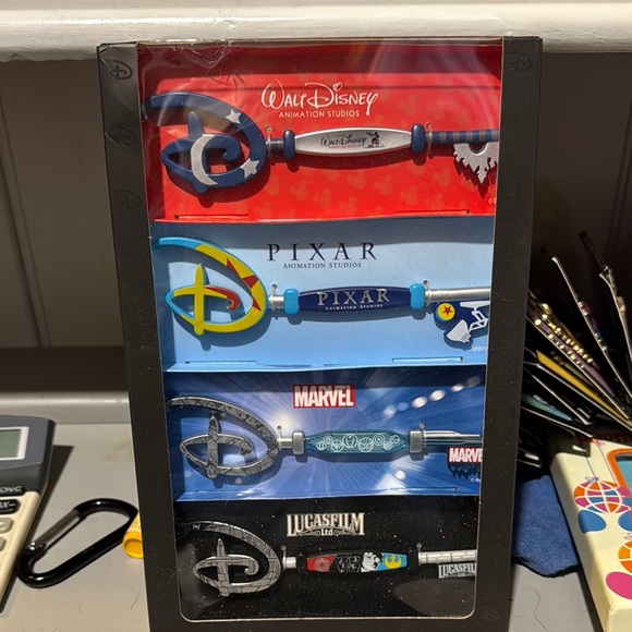 Disney Pixar Marvel Lucasfilm Collectible Key Set - Picture 1 of 2